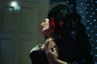 Diora Baird lesbian scene in Night of Demons
